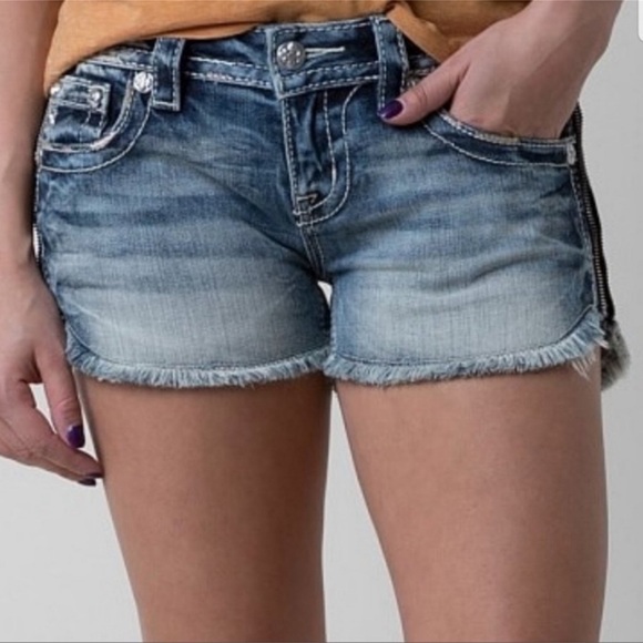 Miss Me Shorts - Picture 3 of 9